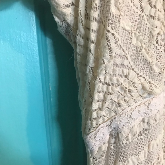 Flattering Lace Dress - Picture 7 of 7